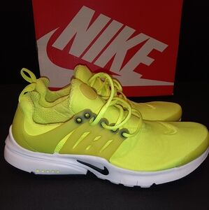 Nike SIZE 6YOUTH Neon Yellow Sneakers